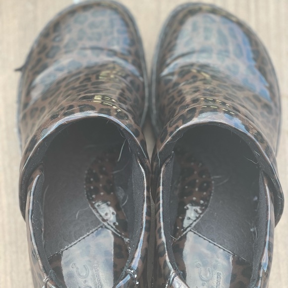 BOC Women Peggy Clog Nursing Cheetah Leopard Print - Picture 2 of 4